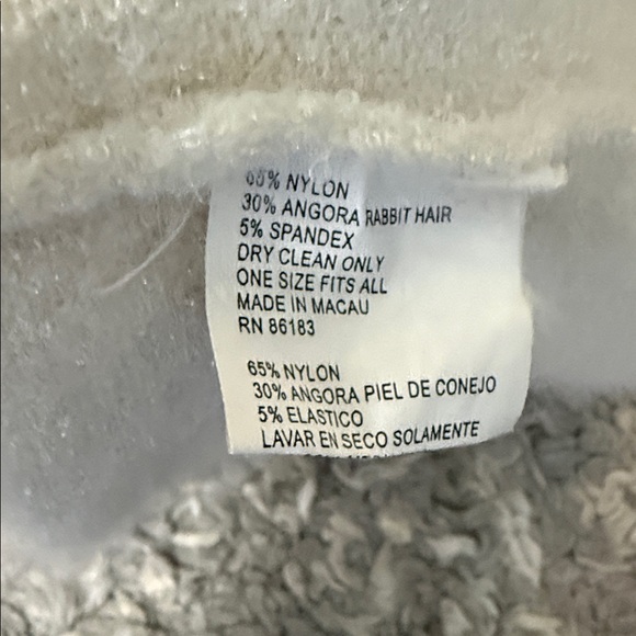 Women’s angora rabbit hair White Knit Beanie - Picture 4 of 5